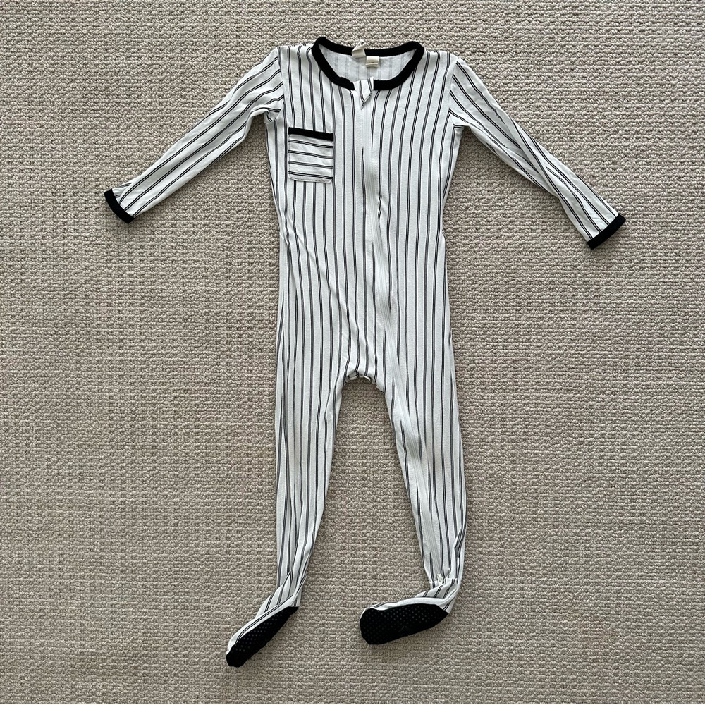 Kyte Baby Bamboo Pajamas 4T Black And White Stripe Unisex Footie Zip Up